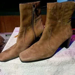 Suede Nine and Company boots tan size 7